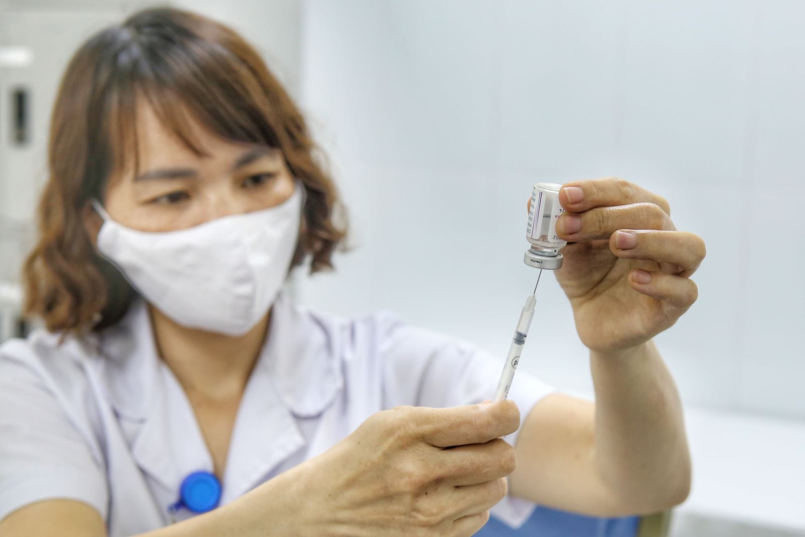 Chính phủ chỉ đạo Bộ Y tế thực hiện hợp đồng cung cấp vaccine phòng COVID-19 do AstraZeneca sản xuất.