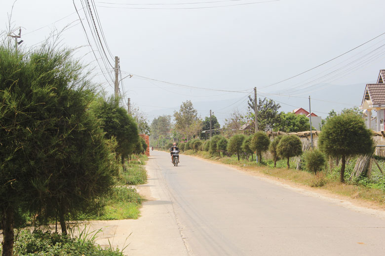 Con đường sáng - xanh - sạch - đẹp trên quê hương nông thôn mới kiểu mẫu Ka Đô