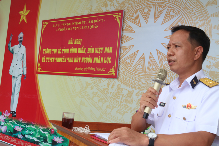 Trung tá Vũ Viết Bằng – Chủ nhiệm Chính trị Lữ đoàn 162 thông tin về tình hình biển đảo Việt Nam