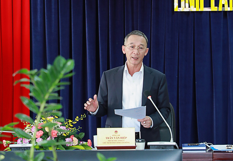 Chủ tịch UBND tỉnh Lâm Đồng Trần Văn Hiệp phát biểu chỉ đạo tại buổi làm việc 