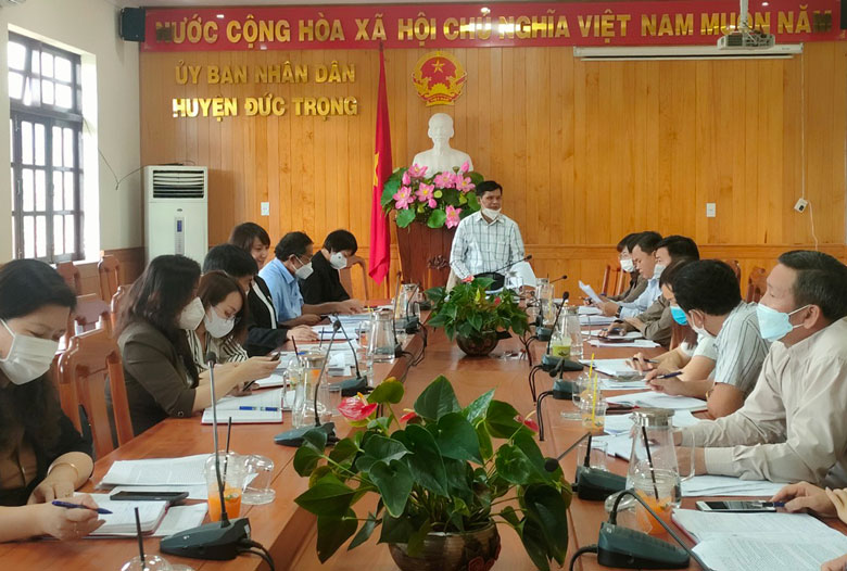 Ông Cil Ha Drang - Trưởng Ban Dân tộc HĐND tỉnh, Trưởng đoàn giám sát phát biểu tại buổi làm việc.