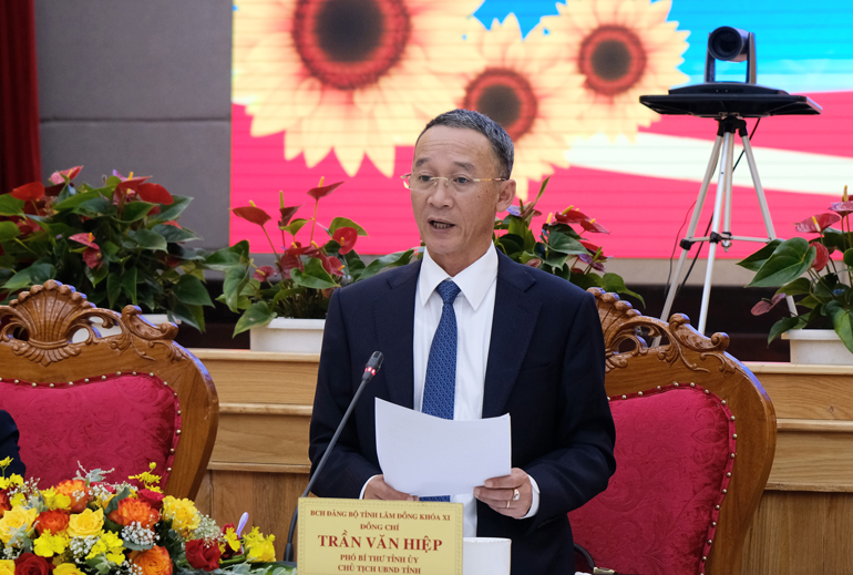 Đồng chí Trần Văn Hiệp – Phó Bí thư Tỉnh ủy, Chủ tịch UBND tỉnh Lâm Đồng phát biểu kết luận tại hội nghị