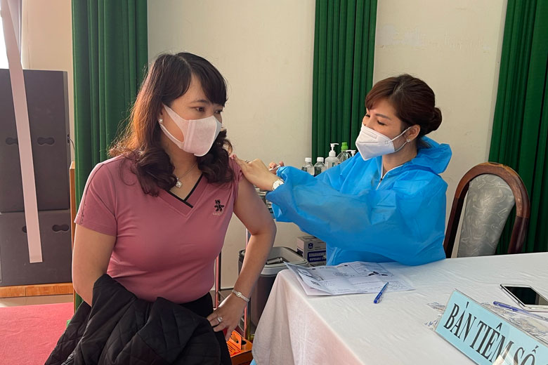Hôm qua, Bệnh viện Đa khoa Lâm Đồng tiếp tục tổ chức tiêm vắc xin phòng Covid-19
