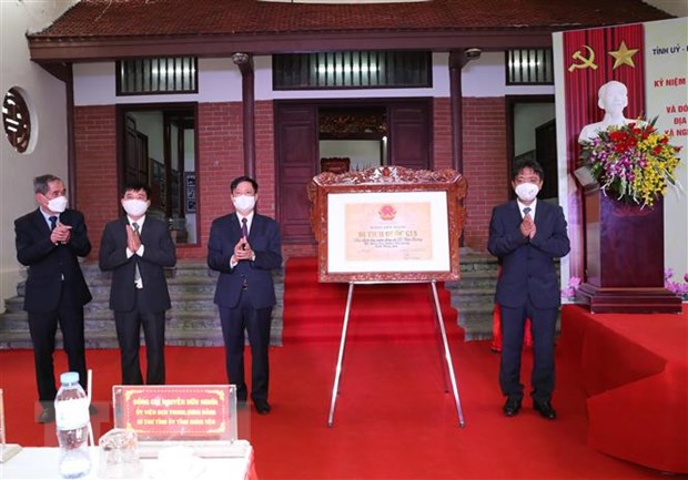 Lãnh đạo Bộ Văn hóa, Thể thao và Du lịch trao Bằng xếp hạng di tích quốc gia Địa điểm lưu niệm đồng chí Lê Văn Lương