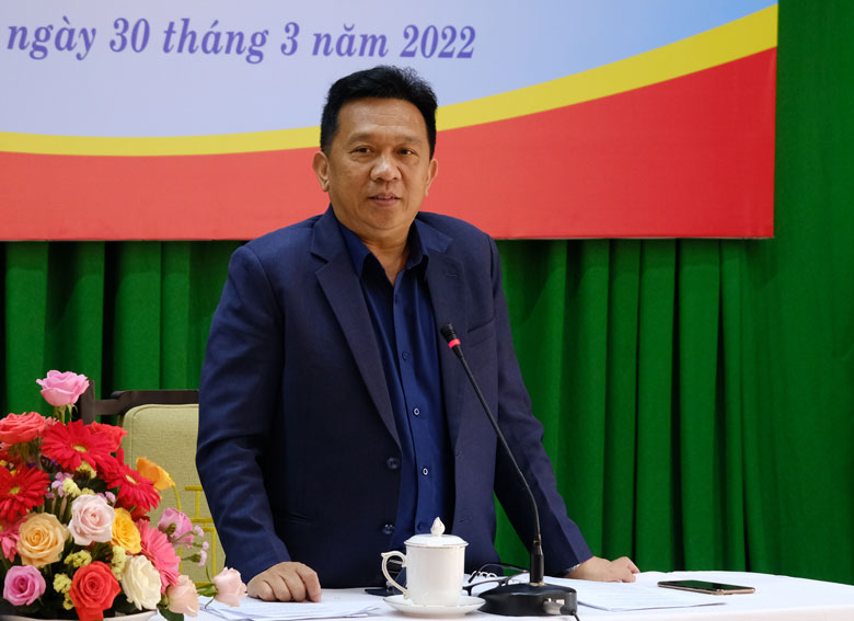 Đồng chí Nguyễn Tấn Lộc - Giám đốc Đài PT-TH tỉnh Lâm Đồng góp ý tại hội nghị