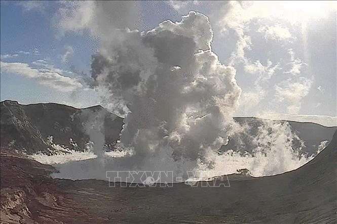 Núi lửa Taal lại phun trào magma dạng giếng