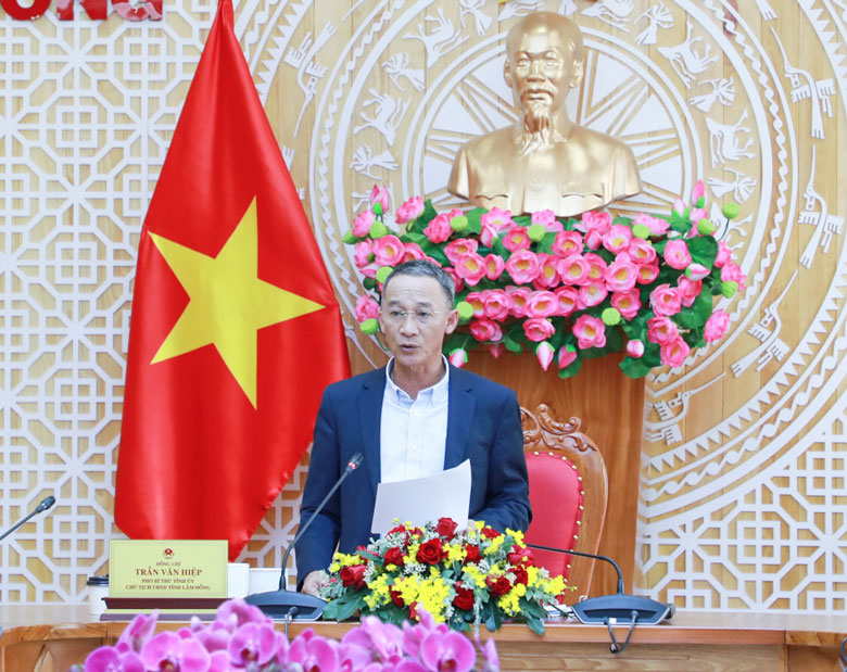 Chủ tịch UBND tỉnh Lâm Đồng Trần Văn Hiệp chỉ đạo tại cuộc họp