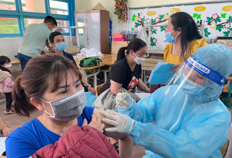  Tiêm vắc xin phòng Covid-19 tại TP Đà Lạt