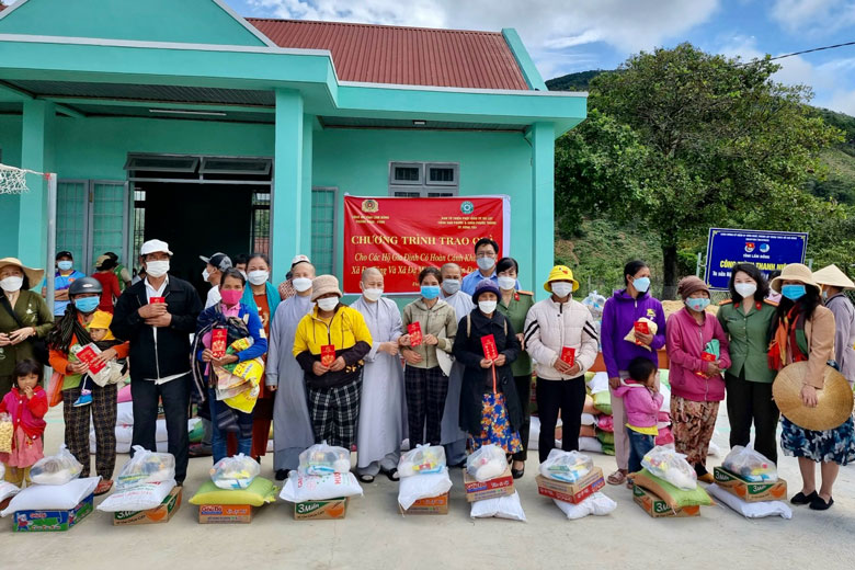 Công an tỉnh tổ chức đợt công tác dân vận tập trung tại xã Đạ Tông và xã Đạ M’Rông huyện Đam Rông năm 2022, trao 200 phần quà cho các gia đình đồng bào DTTS khó khăn trên địa bàn