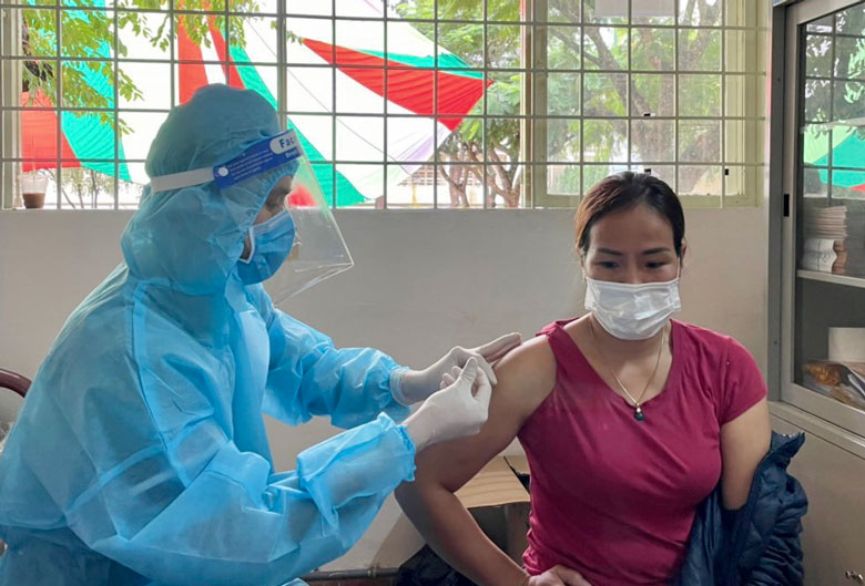 Lâm Đồng đã bao phủ vắc xin phòng Covid-19 trên dân số từ 18 tuổi trở lên tiêm đủ 2 mũi đạt 99,08%.