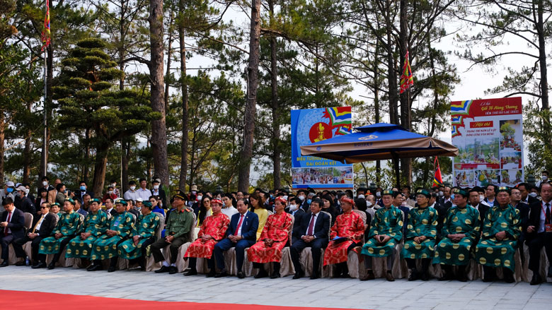 Lãnh đạo Bộ Văn hóa Thể thao và Du lịch cùng lãnh đạo tỉnh tham dự Lễ hội Giỗ tổ Hùng Vương năm 2022