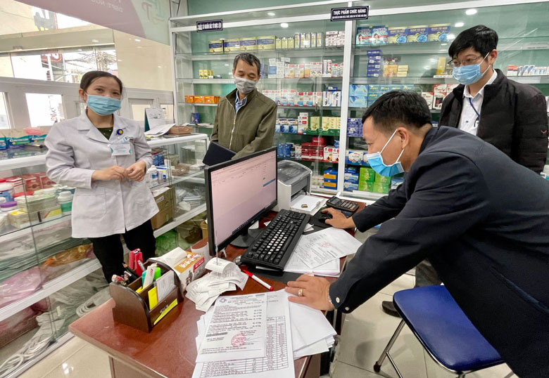 Thanh tra Sở Y tế tỉnh kiểm tra công tác dược tại Nhà thuốc Phòng khám Đa khoa Phương Nam - TP Đà Lạt.