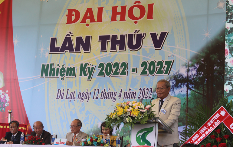 Phó Chủ tịch Hội Sinh vật cảnh Việt Nam Trần Công Cảnh ghi nhận, biểu dương thành tích của Hội Sinh vật cảnh tỉnh Lâm Đồng