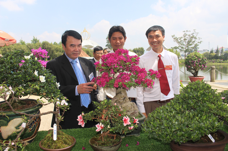 Phó Chủ tịch UBND tỉnh Lâm Đồng Phạm S tham dự và phát biểu chỉ đạo Đại hội và tham quan tác phẩm sinh vật cảnh