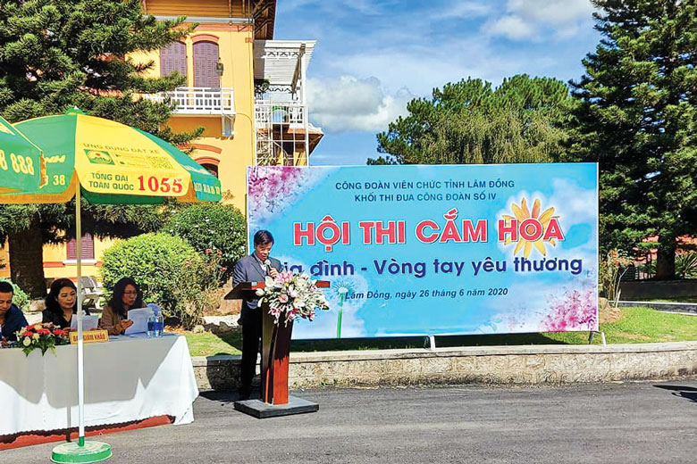 Khối thi đua số IV thuộc CĐVC tỉnh tổ chức Hội thi cắm hoa nhân ngày Gia đình Việt Nam với chủ đề “Gia đình - vòng tay yêu thương” năm 2020