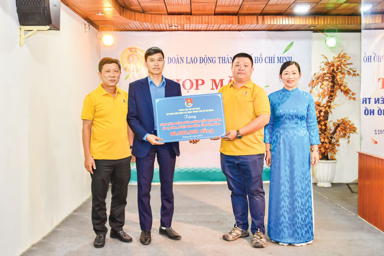 LĐLĐ tỉnh Lâm Đồng và LĐLĐ Thành phố Hồ Chí Minh tặng giếng nước cho trường học vùng sâu