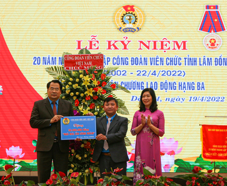 Công đoàn Viên chức Việt Nam tặng 30 triệu xây dựng Mái ấm công đoàn