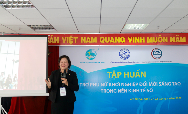 Chuyên gia tư vấn doanh nghiệp theo tiêu chuẩn chương trình hỗ trợ chính phủ Việt Nam của tổ chức JICA Nhật Bản – Trưởng Ban đào tạo Doanh nhân, Hiệp hội Doanh nhân Lâm Đồng trao đổi chuyên đề tại lớp tập huấn