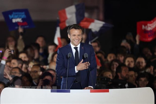 Tổng thống Pháp đương nhiệm Emmanuel Macron trong cuộc gặp những người ủng hộ, sau khi giành chiến thắng trong cuộc bầu cử Tổng thống vòng 2, tại Paris, tối 24/4