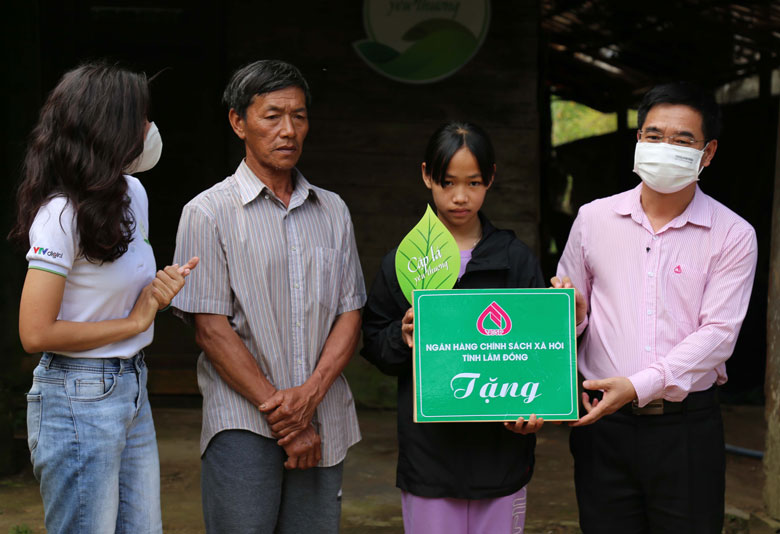 Ngân hàng Chính sách Xã hội Lâm Đồng đồng hành cùng ''Cặp lá yêu thương''