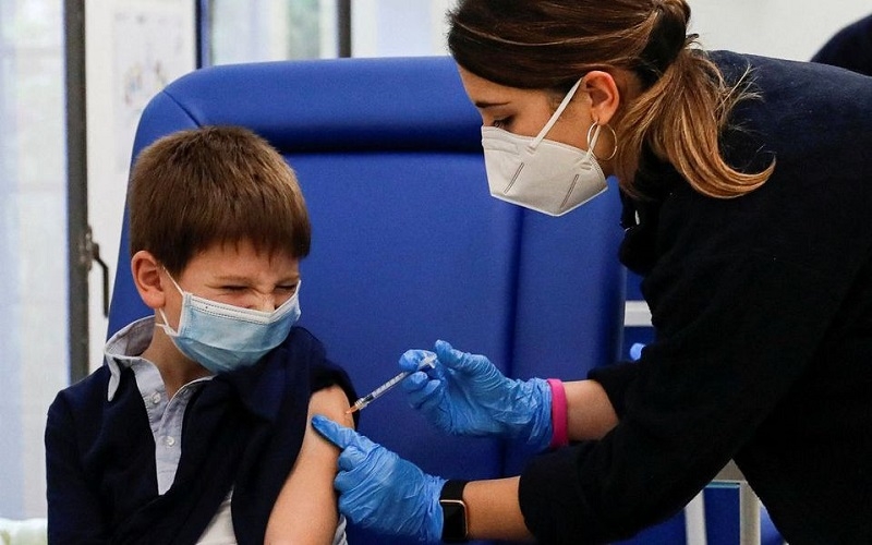 Tiêm vaccine cho trẻ em từ 5-11 tuổi tại Bệnh viện Nuovo Regina Margherita, Rome, Italia, ngày 15/12/2021