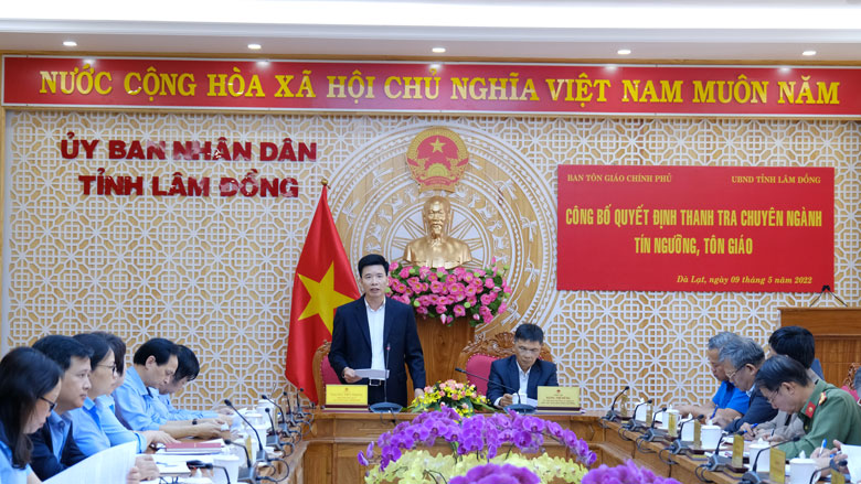 Đồng chí Nguyễn Tiến Trọng - Phó Trưởng Ban Tôn giáo Chính phủ phát biểu tại hội nghị