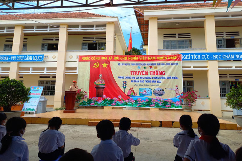 Hoạt động tuyên truyền được tổ chức tại Trường Tiểu học Bằng Lăng huyện Đam Rông