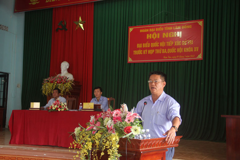 Phó Chủ tịch UBND huyện Lâm Hà Trương Quốc Khánh tiếp thu, giải trình các ý kiến kiến nghị của cử tri theo thẩm quyền