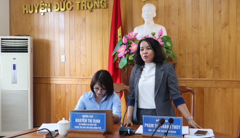 Bà Phạm Thị Thanh Thúy - Phó Chủ tịch UBND huyện Đức Trọng, phát biểu tại hội nghị