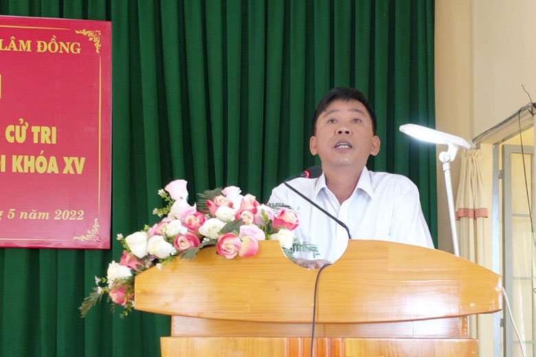 Ông Trần Nhật Thi, Phó chủ tịch UBND huyện tiếp thu, giải trình các ý kiến kiến nghị của cử tri theo thẩm quyền