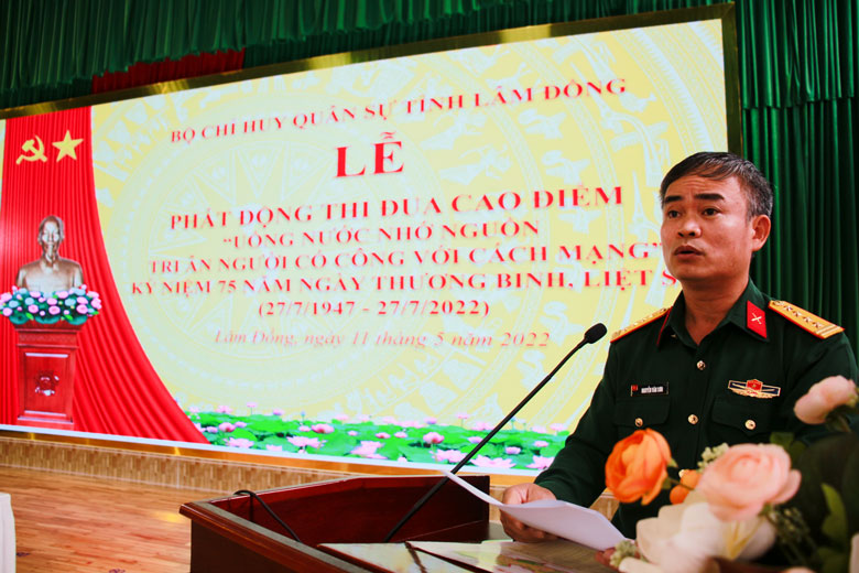 Đại tá Nguyễn Văn Sơn - Phó Chính uỷ Bộ CHQS tỉnh phát động nội dung thi đua
