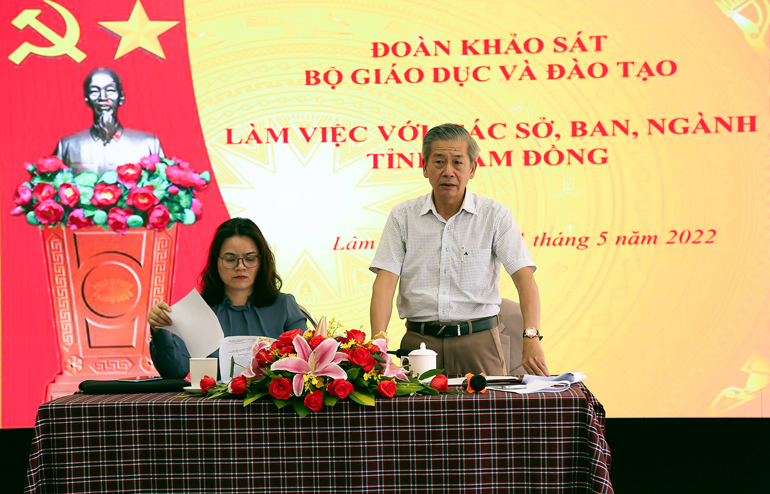 Ông Huỳnh Quang Long - Phó giám đốc Sở GDĐT Lâm Đồng phát biểu tại buổi tổng kết 