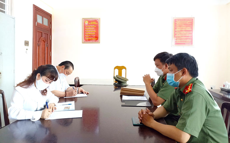 Cơ quan công an tỉnh Lâm Đồng làm việc với bà Thương và ông Truyền để làm rõ hành vi vi phạm