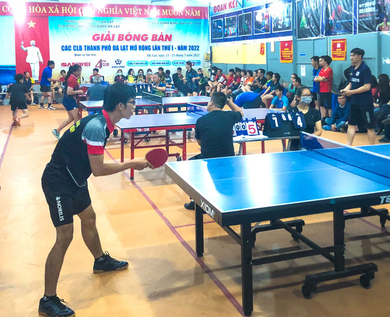 Các tay vợt tham gia Giải bóng bàn các CLB mở rộng tại thành phố Đà Lạt
