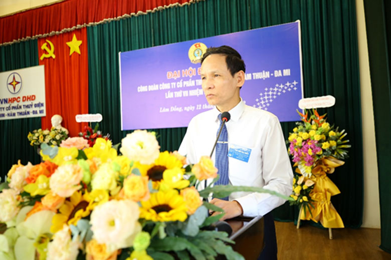 Ông Trần Doãn Thành - Chủ tịch Công đoàn Tổng công ty Phát điện 1 phát biểu chỉ đạo tại Đại hội