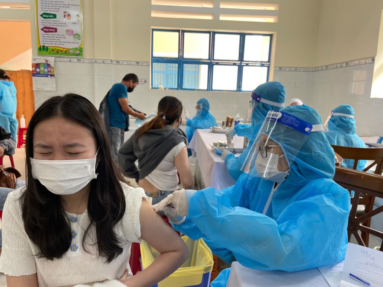 Lâm Đồng tiếp tục tổ chức tiêm vắc xin phòng Covid-19 bảo vệ nhóm nguy cơ cao, góp phần đẩy lùi dịch bệnh nguy hiểm
