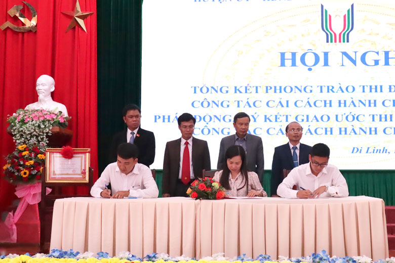 Đại diện cụm, khối thi đua của huyện Di Linh ký kết giao ước thi đua năm 2022