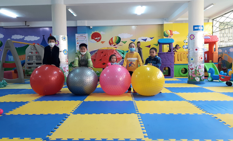 Trẻ em vui chơi tại Trung tâm Thanh thiếu nhi Lâm Đồng