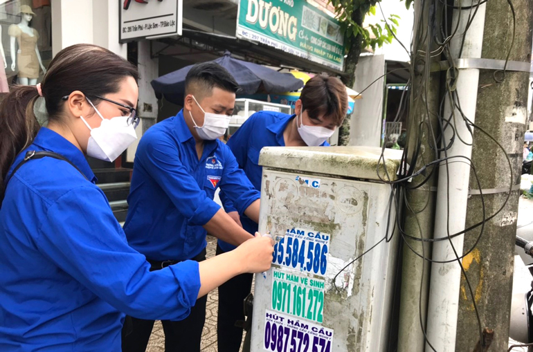Tuổi trẻ TP Bảo Lộc tuyên truyền phòng chống bệnh sốt xuất huyết đến người dân