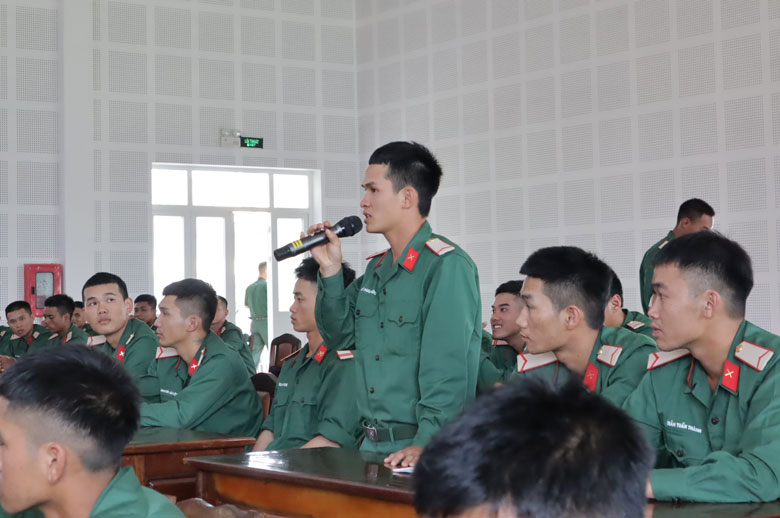Diễn đàn thanh niên tại Trung đoàn Bộ binh 994