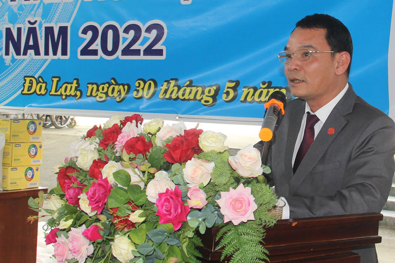 Phó Bí thư Đảng ủy Khối các cơ quan tỉnh Lương Văn Mừng phát biểu chỉ đạo tại buổi lễ