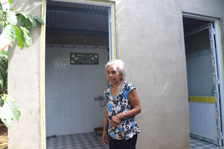 Các công trình nhà vệ sinh được xây dựng đảm bảo chất lượng, thẩm mỹ góp phần nâng cao cuộc sống sinh hoạt cho bà con đồng bào dân tộc thiểu số thôn Đạ Nghịch