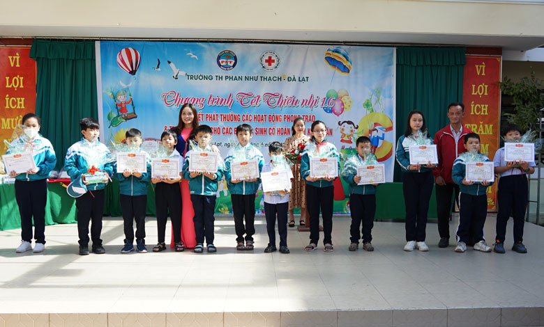 Điển hình trong công tác xã hội hóa Ngày Quốc tế Thiếu nhi tại Trường Tiểu học Phan Như Thạch