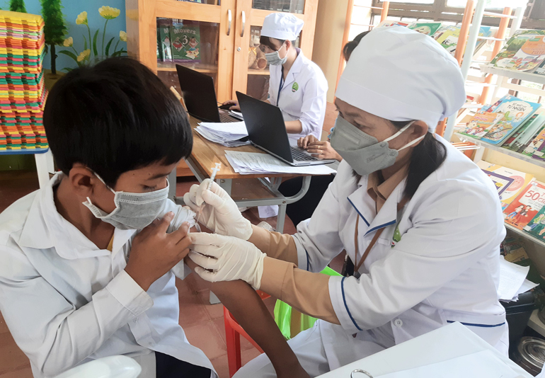 Di Linh: Tập trung các giải pháp tiêm vắc xin đúng tiến độ