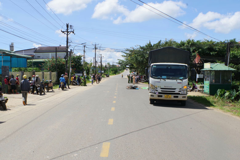 Bảo Lộc: Xe tải va chạm với xe máy, người đàn ông tử vong tại chỗ