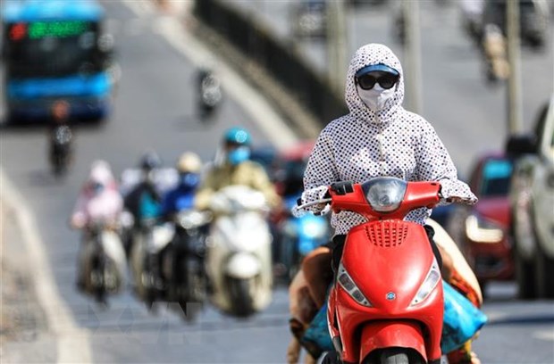Người tham gia giao thông cần trang bị khẩu trang, áo chống nắng che kín người tránh tình trạng sốc nhiệt vì nắng nóng