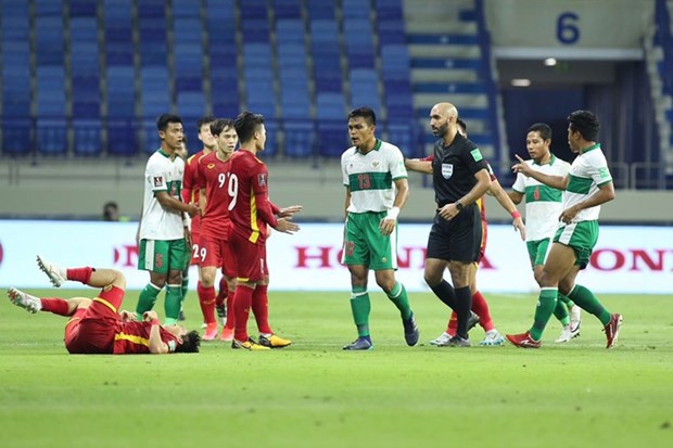 Ahmad Al-Ali điều khiển trận đấu giữa ĐT Việt Nam với ĐT Indonesia vào tháng 6/2021