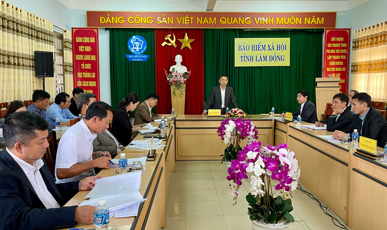 Phó Chủ tịch UBND tỉnh Lâm Đồng Đặng Trí Dũng làm việc với BHXH tỉnh