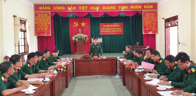 Thiếu tướng Nguyễn Văn Hiệu - Phó Chủ nhiệm Chính trị Quân khu 7 phát biểu tại buổi kiểm tra