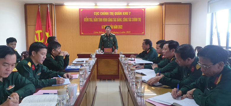 Cục Chính trị Quân khu 7 kiểm tra tại Bộ Chỉ huy Quân sự tỉnh